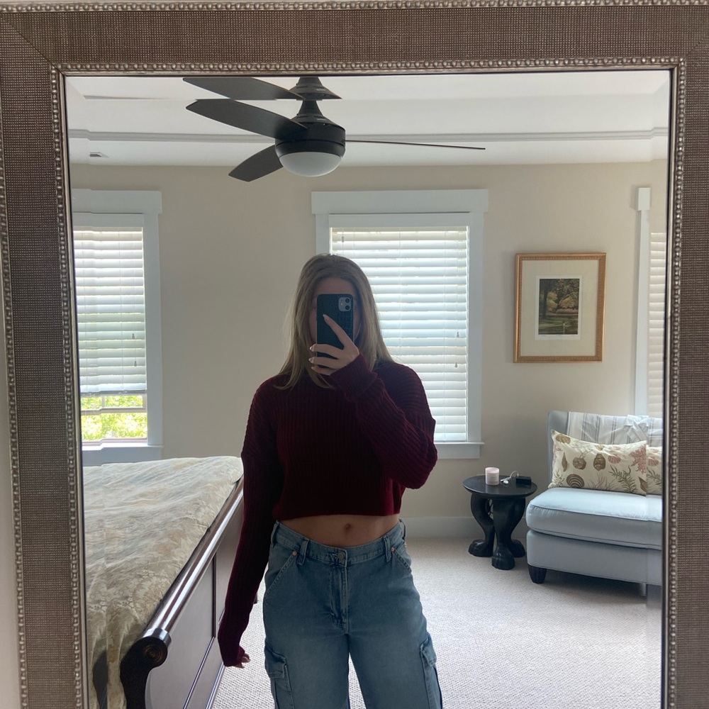 Maroon cropped knit sweater